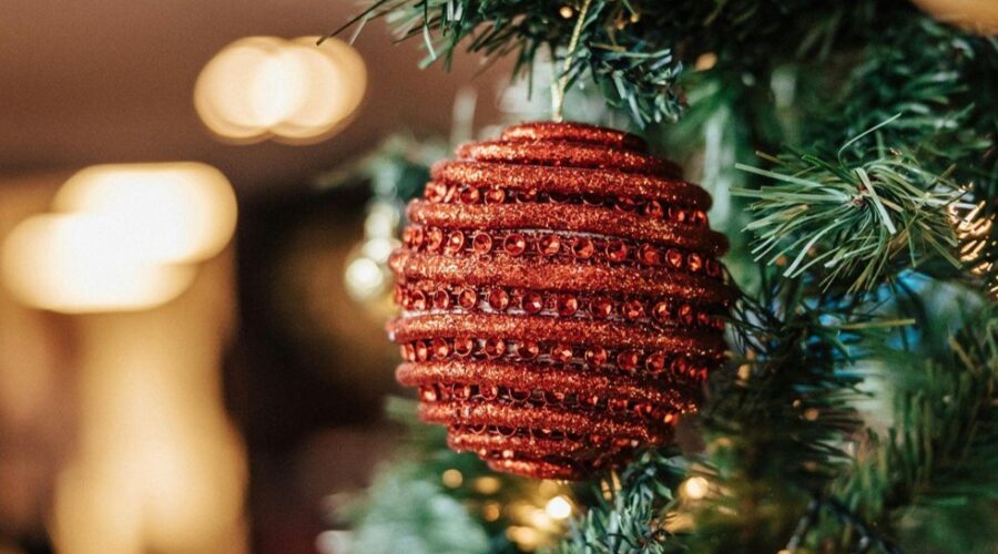 Choosing the Perfect Christmas Tree for a 9-Foot Ceiling